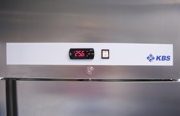 Edelstahl Tiefkühlschrank,  653 x 842 x 2040 mm, -18°C/-21°C, Umluft